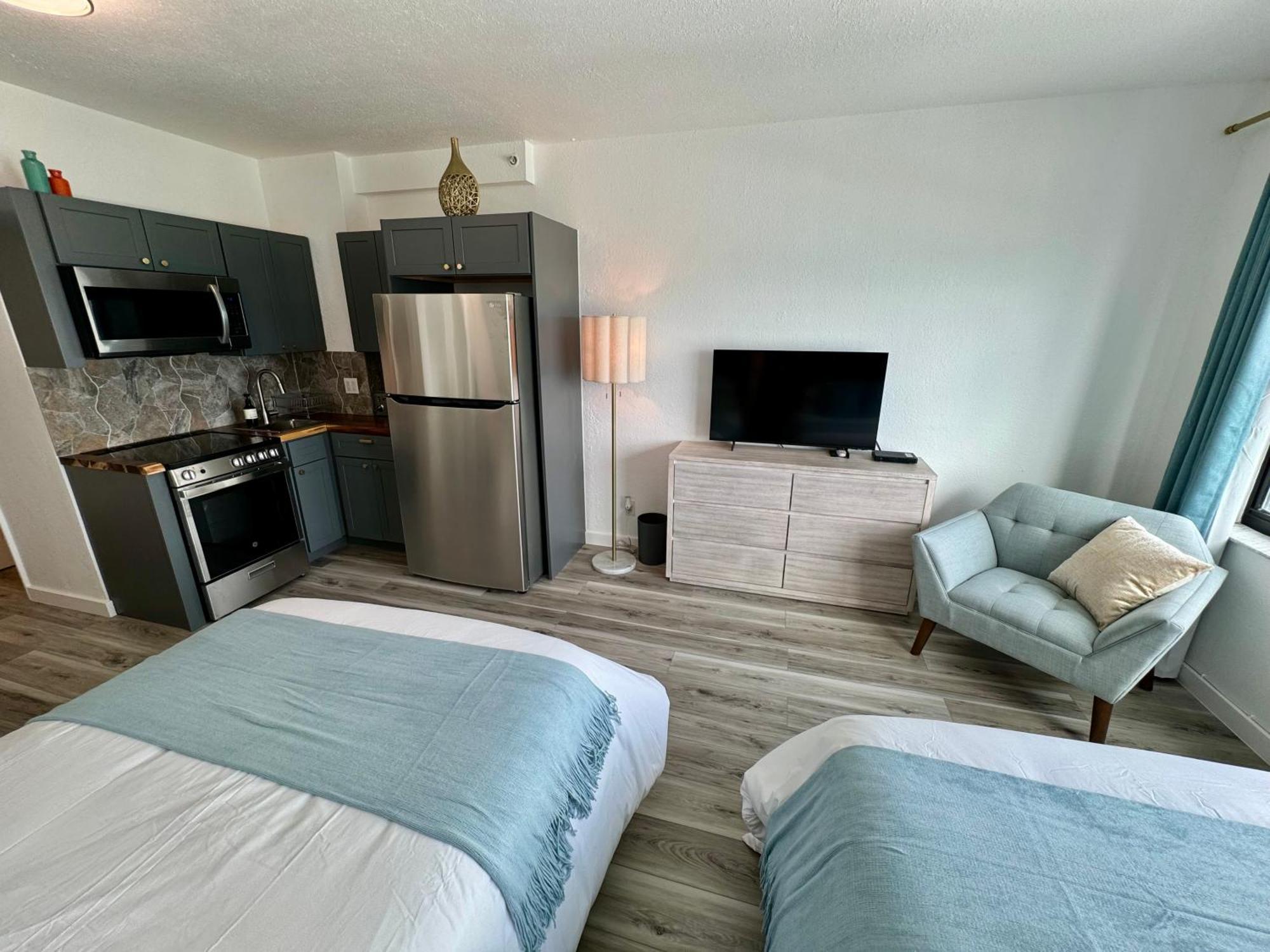 Directly On The Beach With Pool & Ocean View Miami Beach Exterior photo