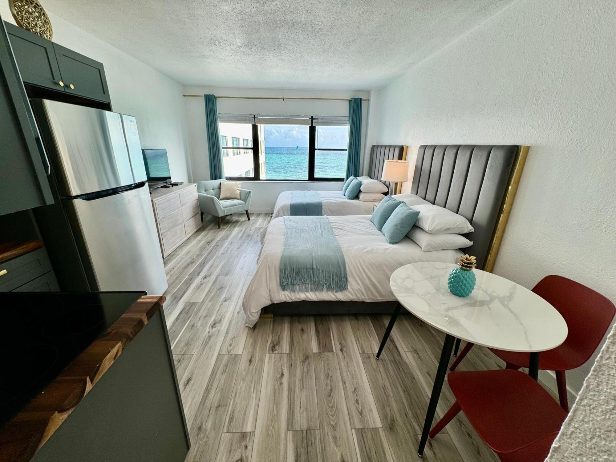 Directly On The Beach With Pool & Ocean View Miami Beach Exterior photo